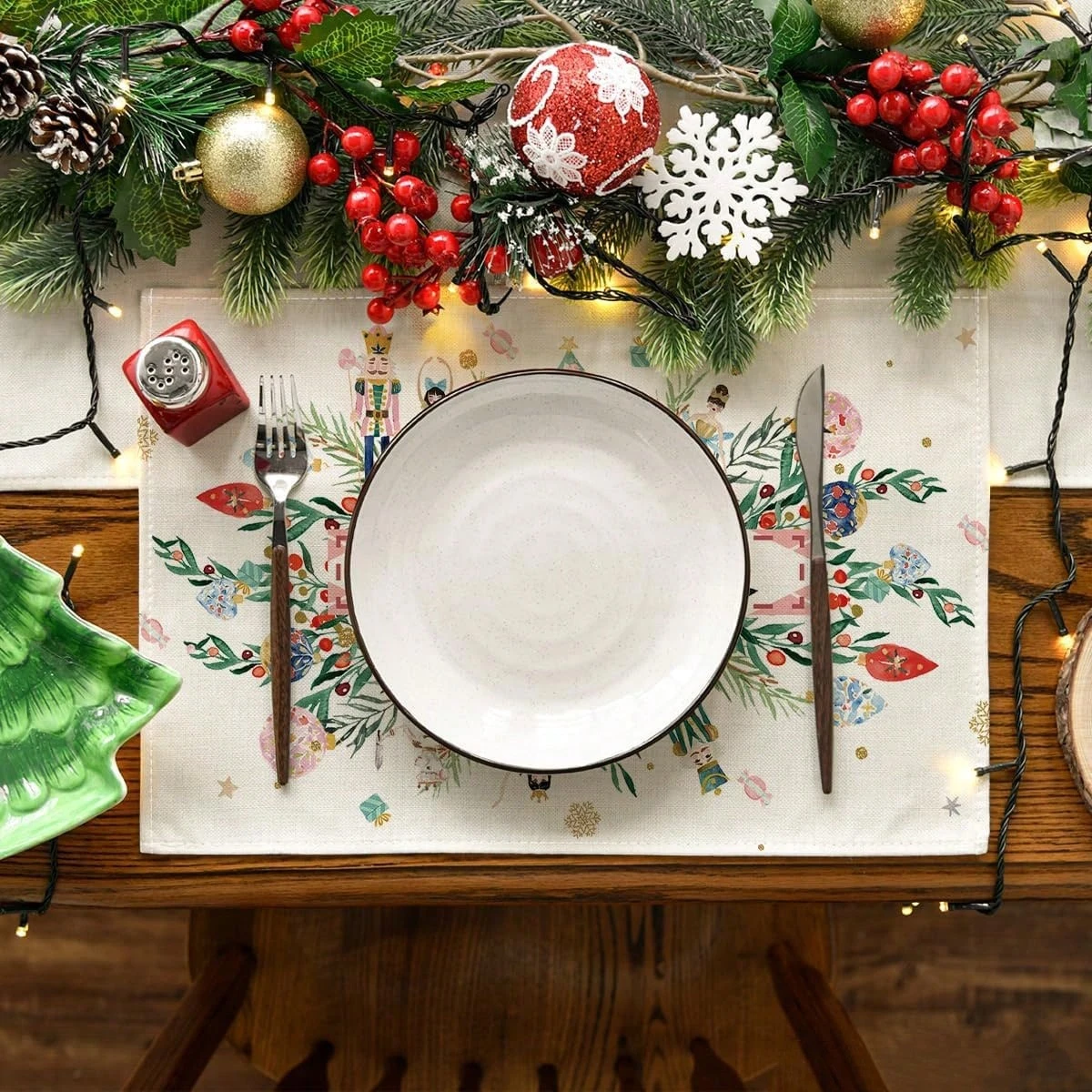 Christmas Nutcracker Holly Floral Placemat Set | Winter Seasonal Table Mats | Party/Kitchen/Dining Room Decor (Flat Print)