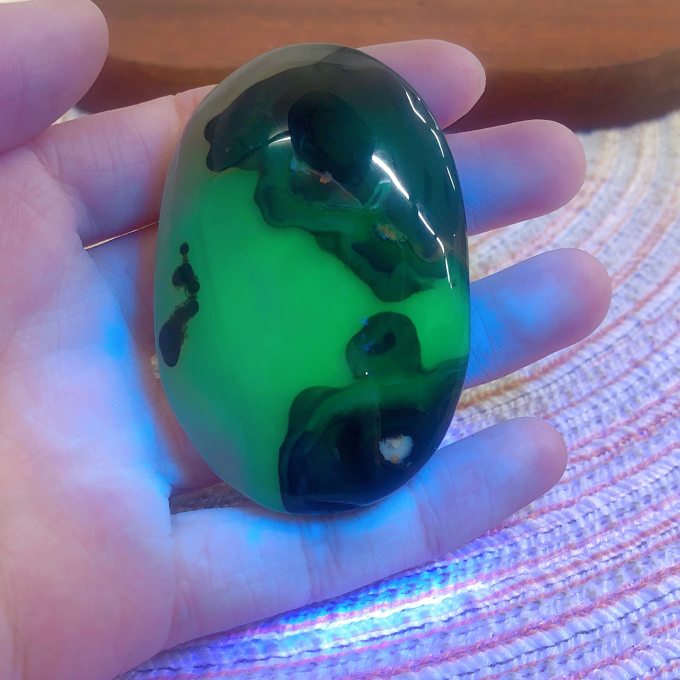 Natural Crystals Volcanic Agate Palms Fluorescence Painting Stone High Quality Energy Ornament Room Decor Gift