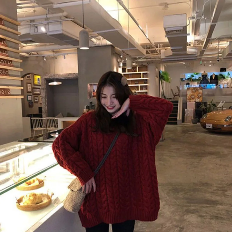 2025 الخريف الشتاء عيد الميلاد الأحمر الملتوية سترة للنساء فضفاضة تناسب الرجعية نمط الجولة الرقبة طويلة الأكمام محبوك ملابس خارجية