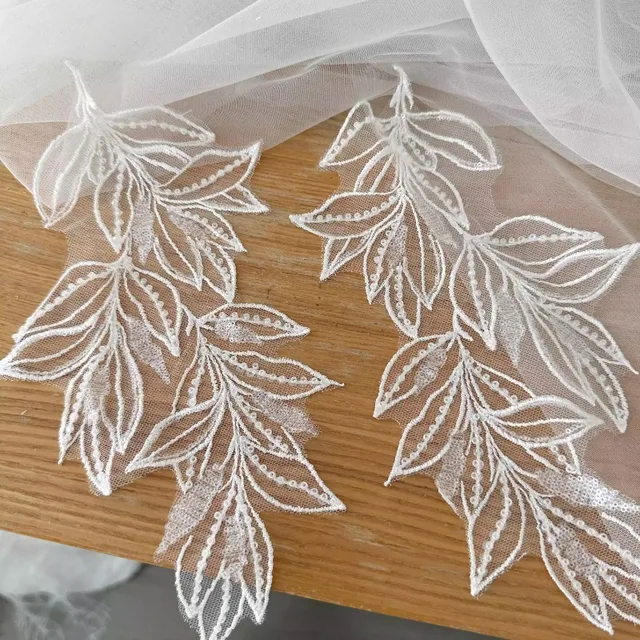 Biała koronka 3D z koralikami w kształcie liści, ręcznie robiona ozdoba do sukni ślubnej, dekoracja do cheongsam, materiały do naszywek, haft.