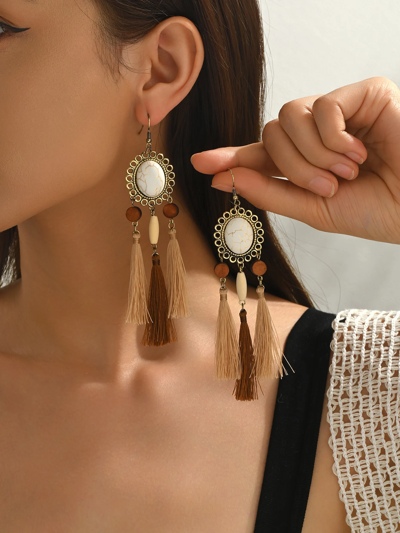 1 Pair of Vintage Distressed Maillard Color Series Bohemian Ethnic Style Faux Turquoise Round Oval Wooden Beads Long Tassel Earrings Exotic Style Earrings Suitable for Women's Daily Wear, Travel, Photography, and Evening Events