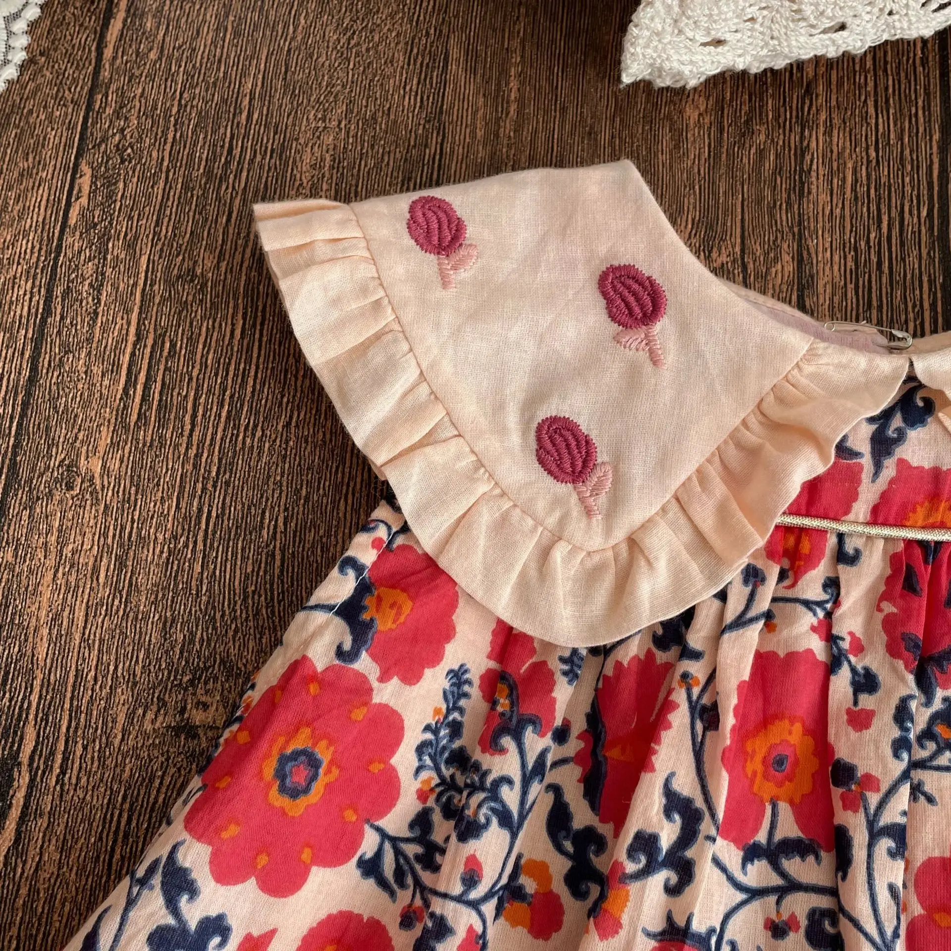 ¡En stock! Conjunto de muñecas Retro Floral para niñas, Top de muñeca con cuello abatible grande, pantalones de encaje de flores, 24 de verano