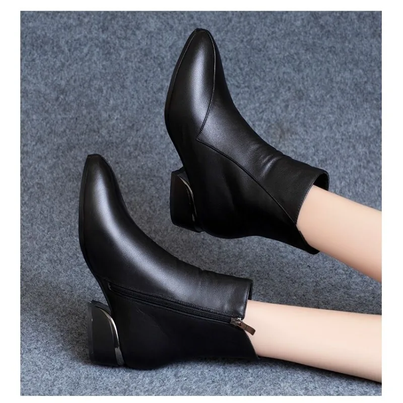 Small Short Boots Soft Leather Thick Heel Medium Heel 2023 Autumn and Winter New Women's Black All-match Comfortable Nude Boots