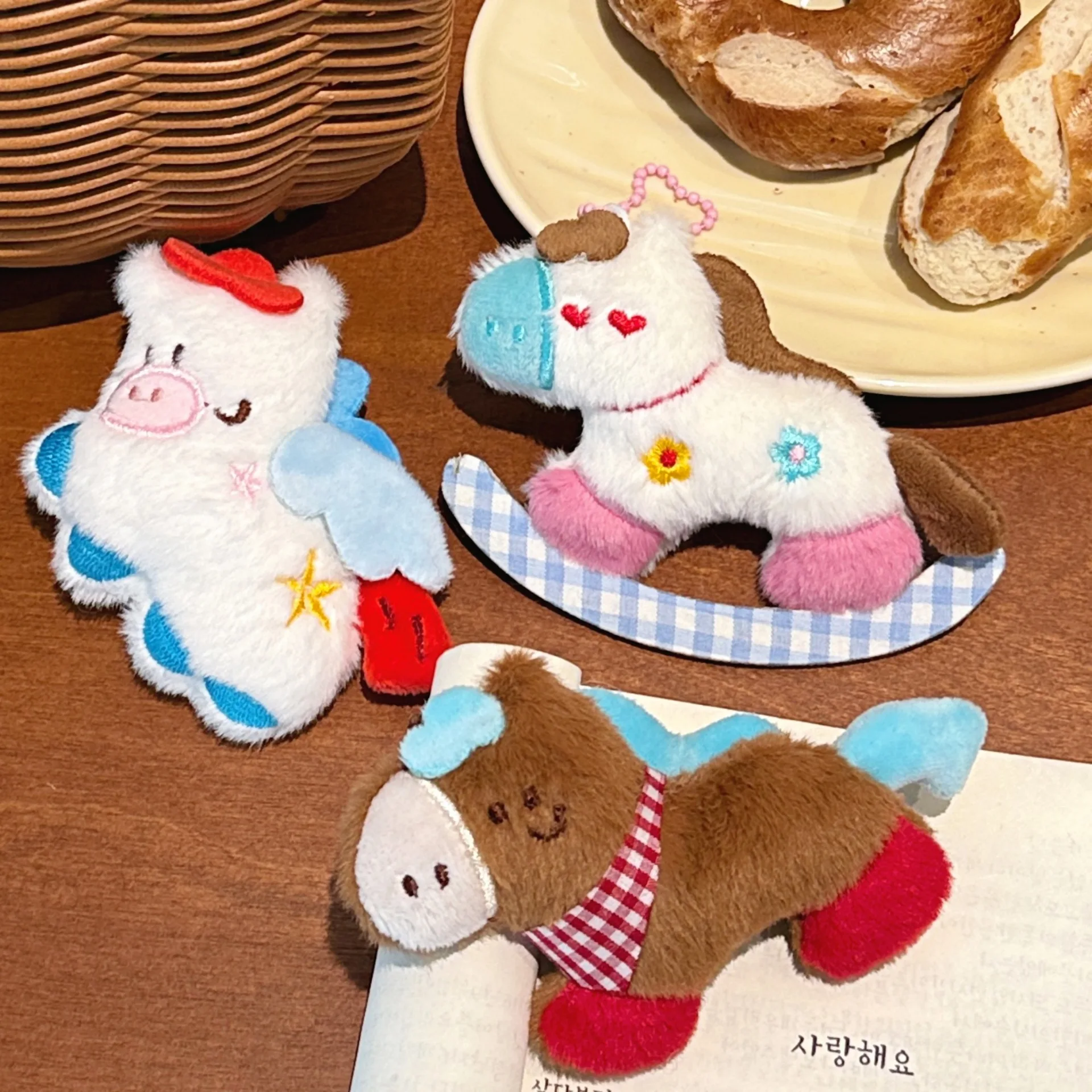 Bonito animal boneca pingente ano chinês do cavalo brinquedo de pelúcia chaveiro pingente dos desenhos animados pônei mochila pingente menina presente de ano novo