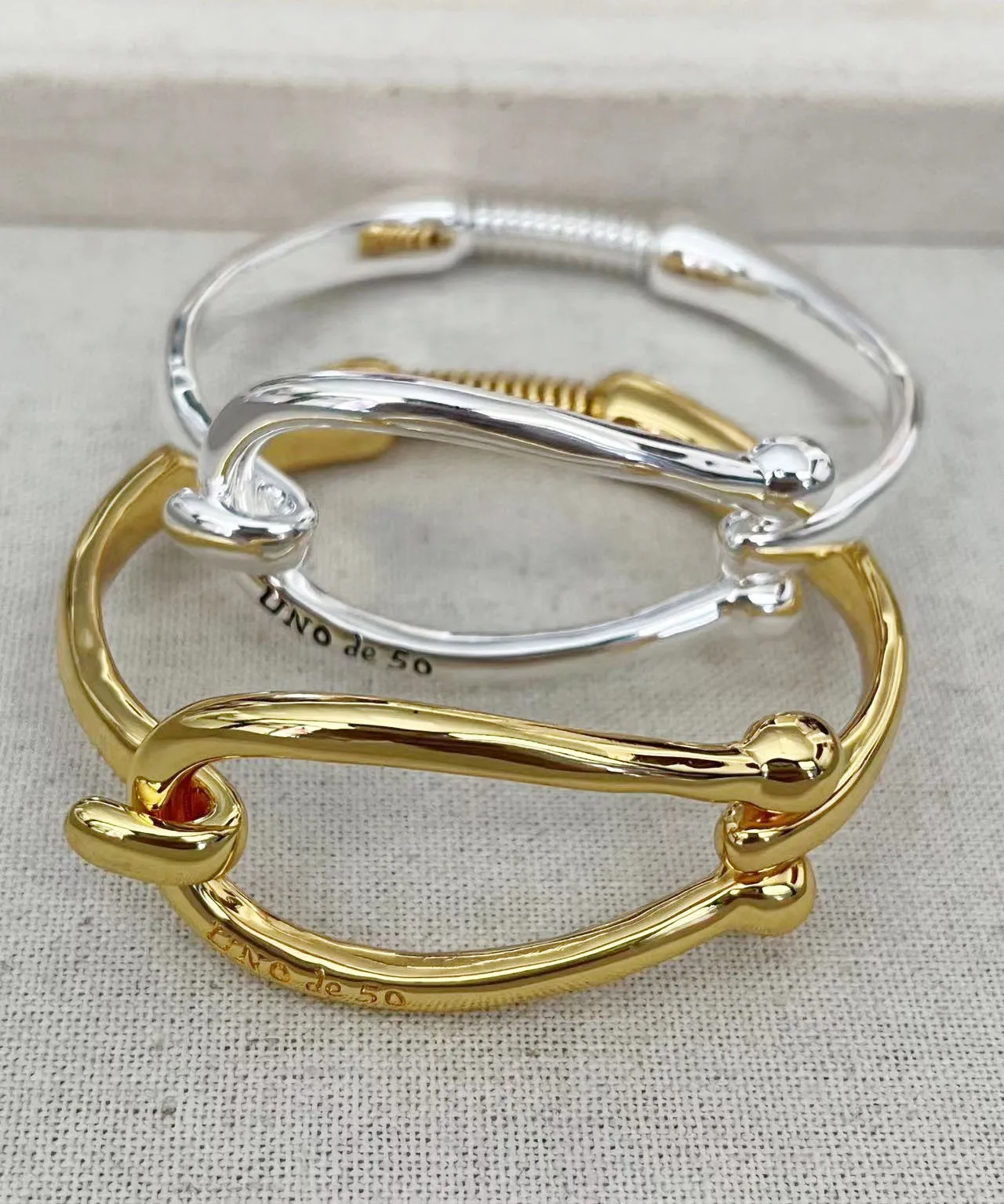 

2024 New Hot selling Spain UNO de50 Jewelry European and American Simple Buckle Bracelet Women's Fashion High Quality Gift