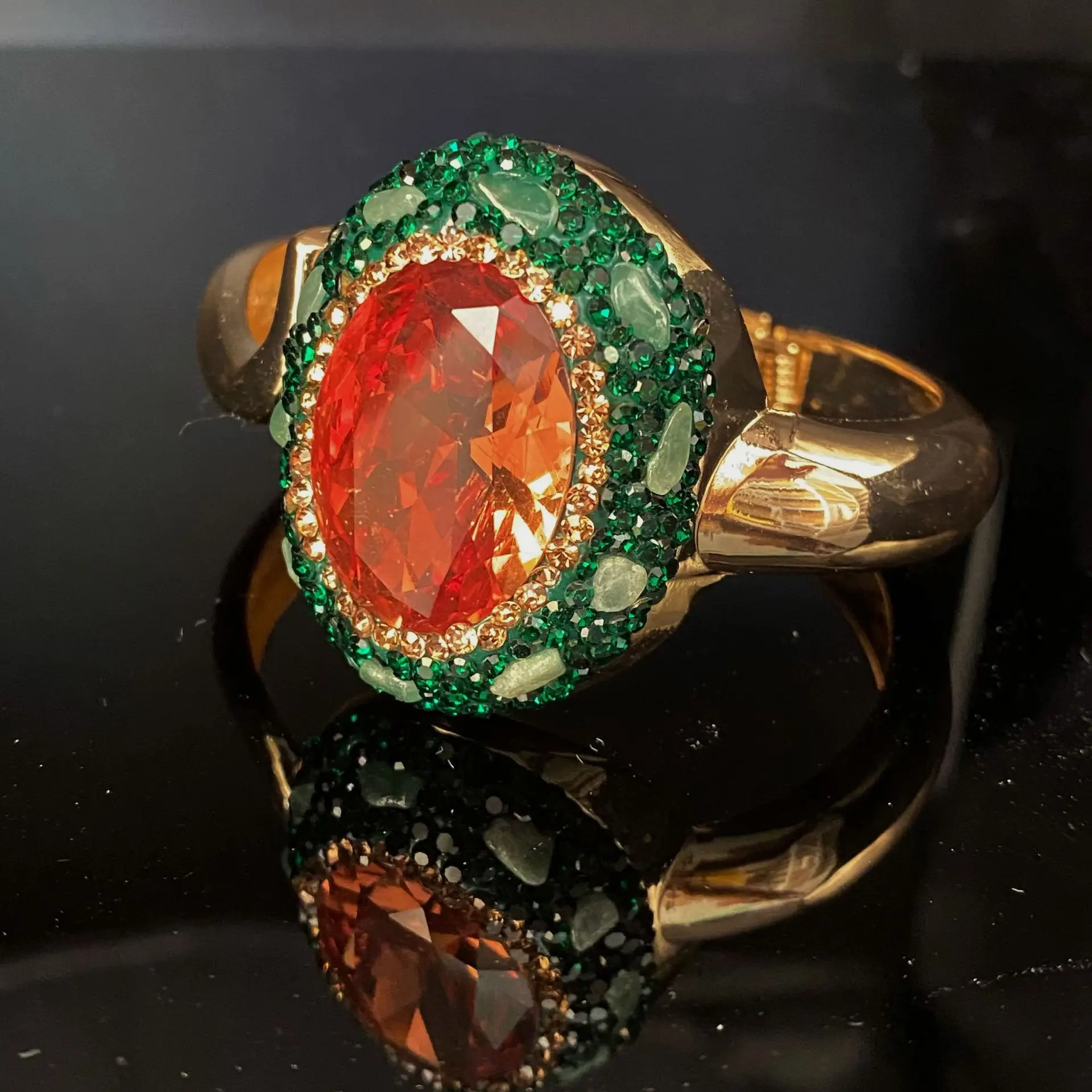 

Sudan Stone Light-sensitive Color-changing Alloy Bracelet Bracelet Open Bracelet Female