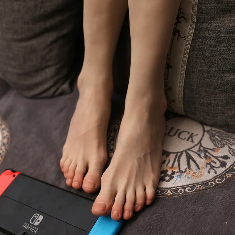 

Silicone Teenage Male Foot Model Simulation Nail Practice Fetish Feet Shoes Jewelry Display Props Dark Color DZ3921