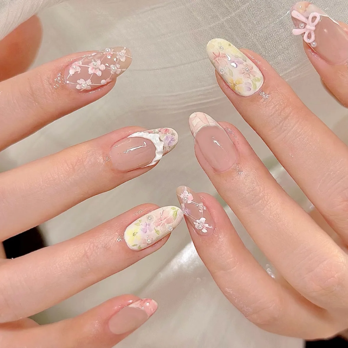 24枚入りフレンチレッドネイルチップ、チェリーパールデザイン、ロングアーモンド型付け爪セット、スイートボウフェイクネイル、シンプルで着やすいマニキュア