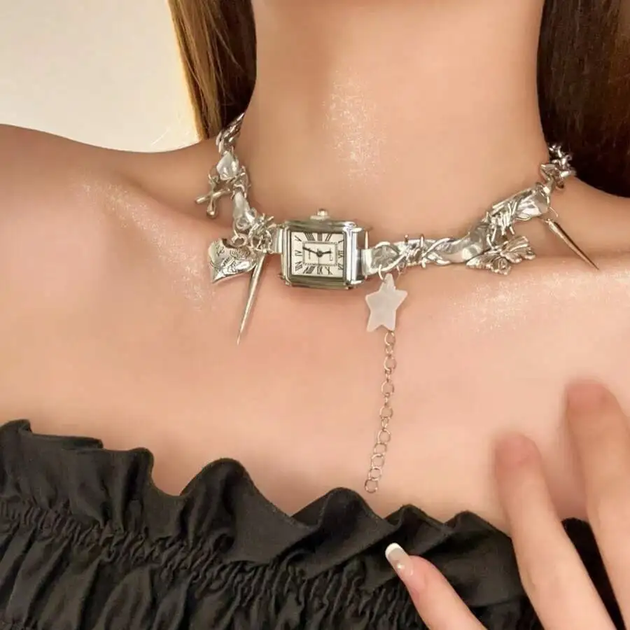 1pc Vintage Market Exaggerated Personalized Multi-Element Clock Rivet Necklace, Heart-Shaped Niche Design Pendant Choker Necklac