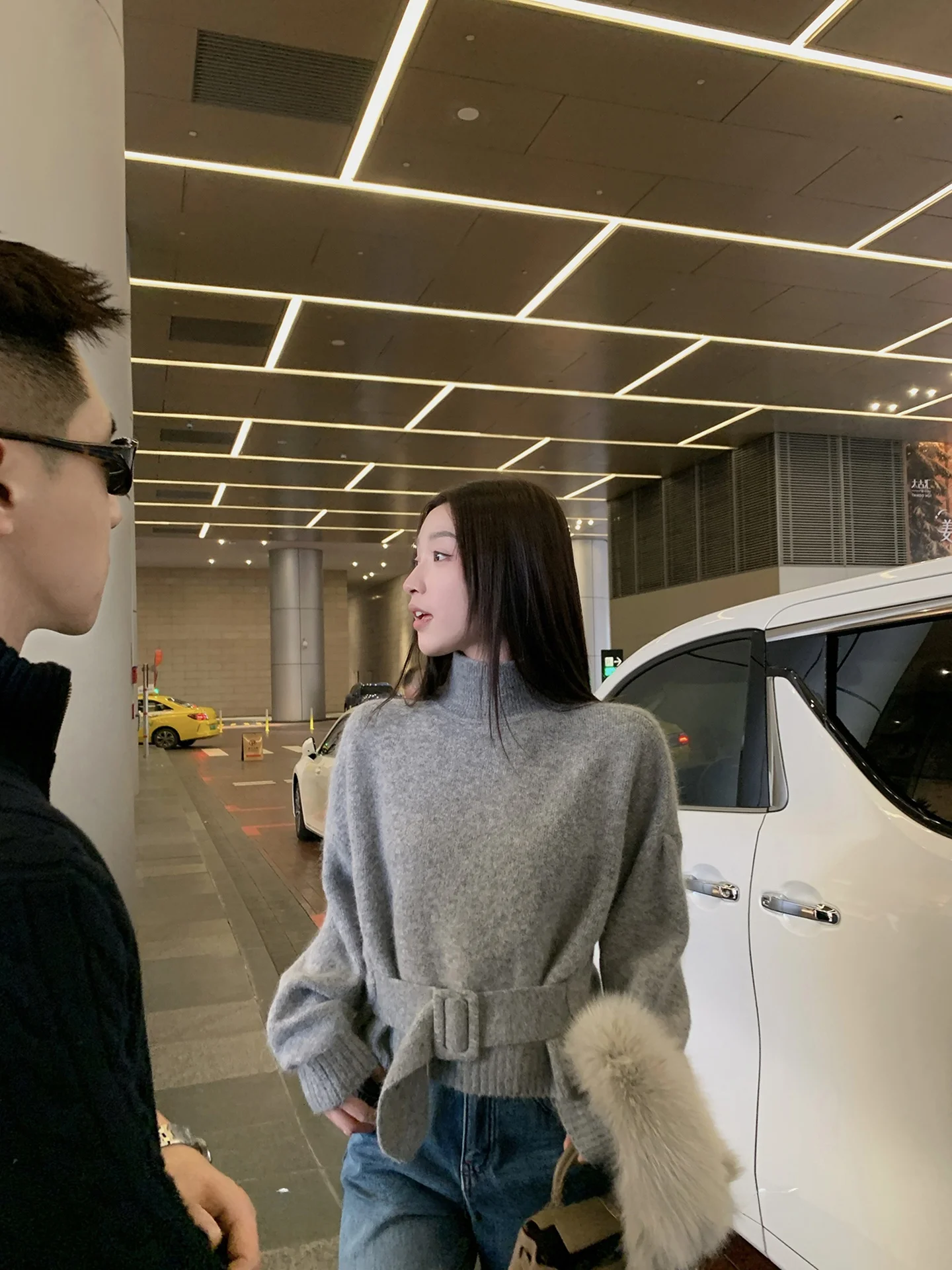 

Свободный вязаный свитер-кардиган с капюшоном, утепленный, повседневный, женский, с завязками на талии, из мягкой нейлоновой смеси, с длинными рукавами