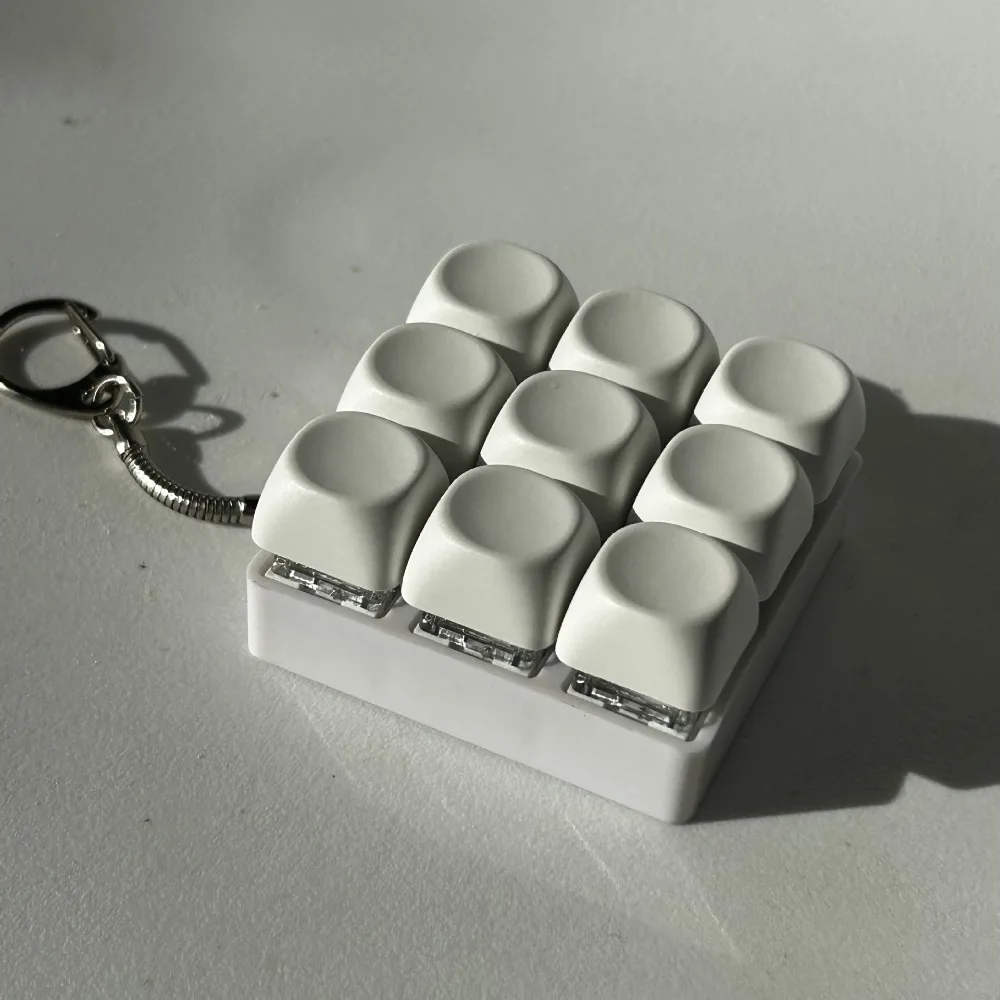 Relaxing 3/4/9Keys Fidget Keychain Keys Button DIY Keyboard Finger Keyboard Cap Pass The Time Steamed Bread Pinch Adult