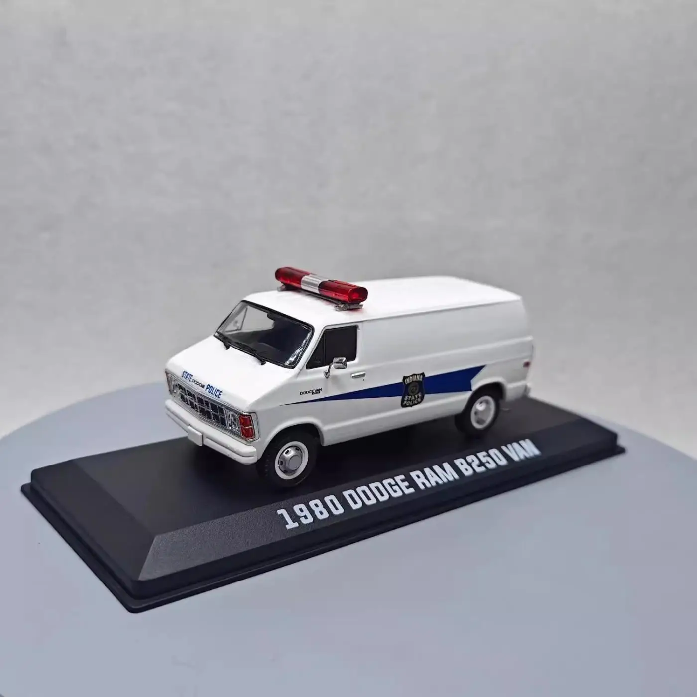 

GreenLight 1:43 1980 Dodge Ram B250 Van Игрушечная модель автомобиля Моделирование Звук Свет Коллекция Детский подарок