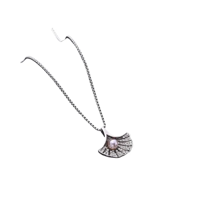 

RARE 18" WHITE PEARL PENDANT NECKLACE