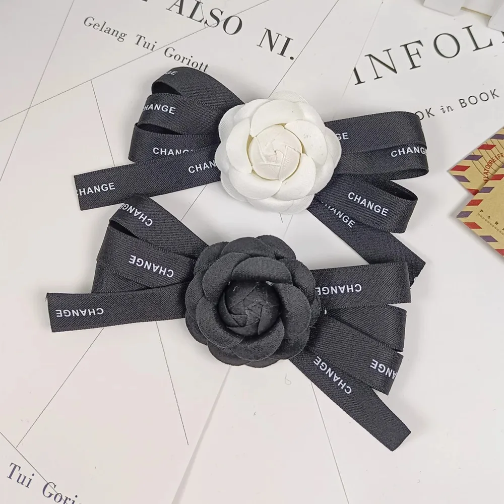 الكورية النسيج زهرة الكاميليا بروش دبوس للنساء أنيقة القوس قميص طوق دبابيس الملابس الزخرفية هدايا حفلات الزفاف مجوهرات