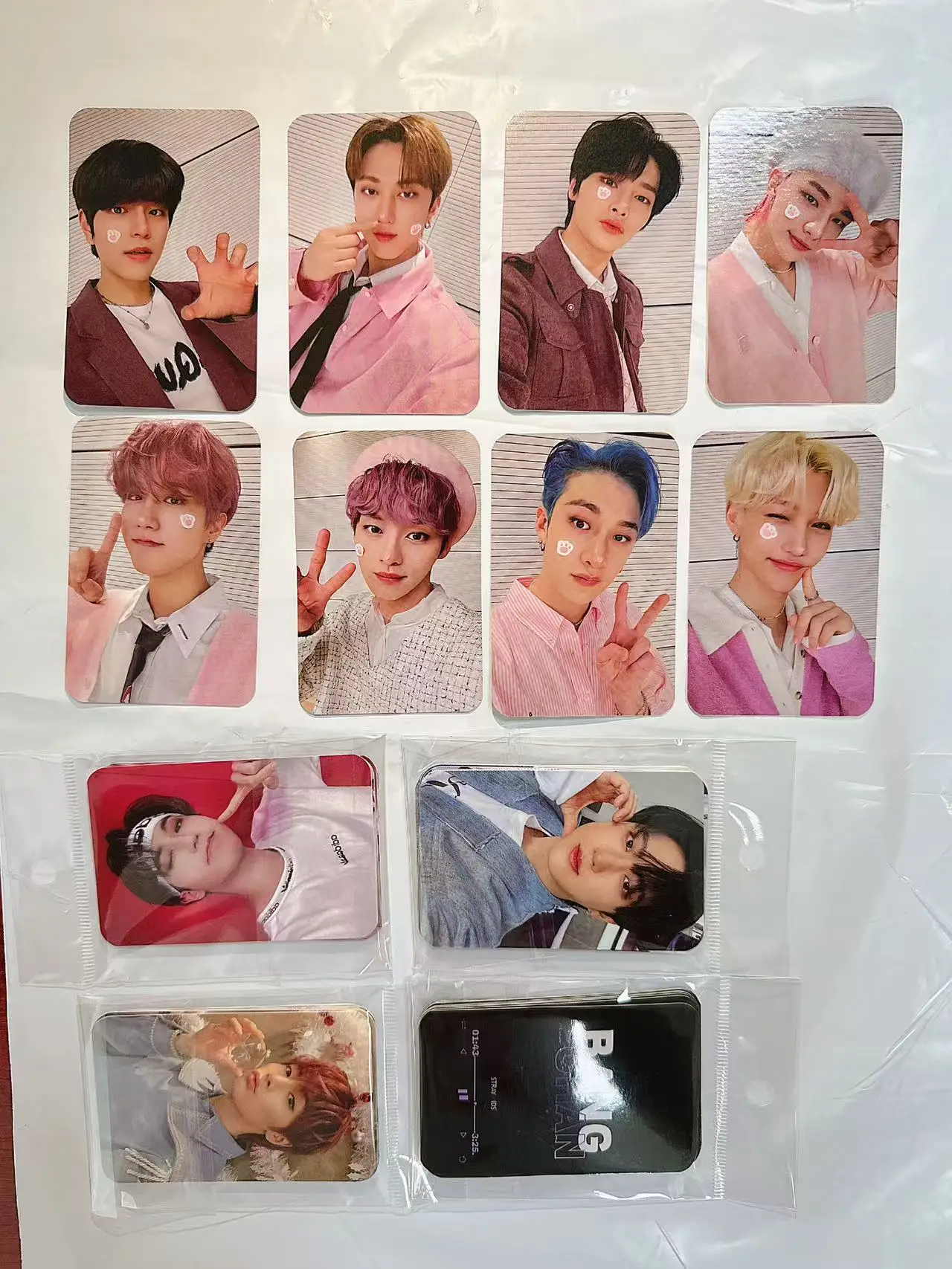 

В наличии: Фанатские фотокарточки Stray Kids SKZOO (Феликс, Бангчан, Ли Ноу, Сынмин, I.N) 3 дюйма. Мерч.