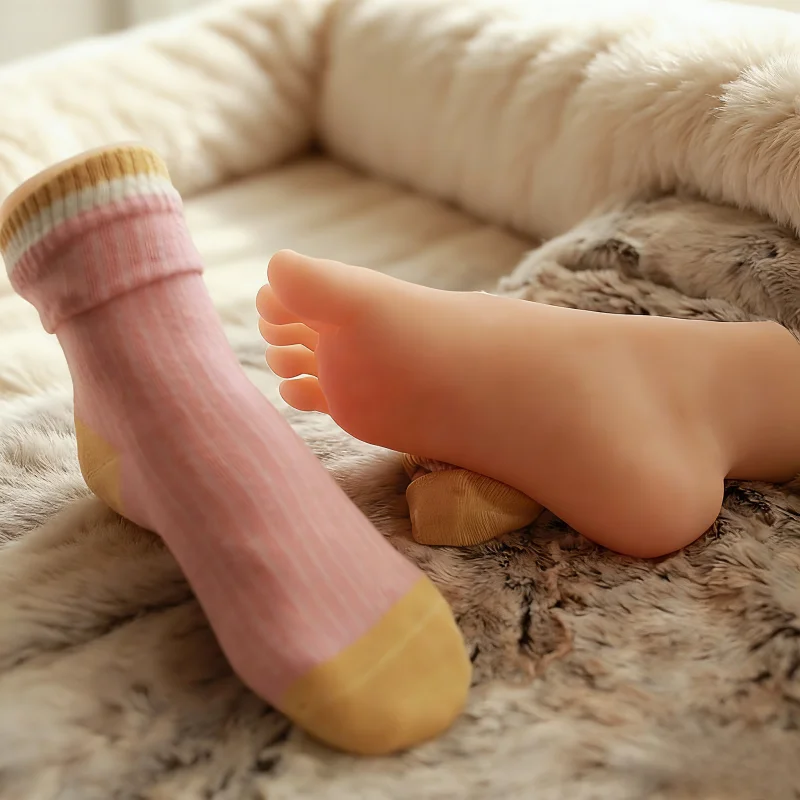 

About 17cm Lifelike Little Foot Model Soft TPE Plastic Nail Practice Manicure Silicone Feet for Tattoo Sketch Shoes Display Prop