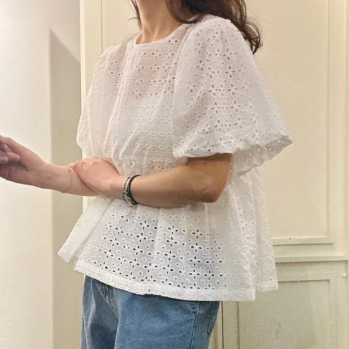 

Новая модная женская деловая блузка 2026 года в корейском стиле с рукавами-фонариками, кружевной вышивкой, плиссировкой и круглым вырезом