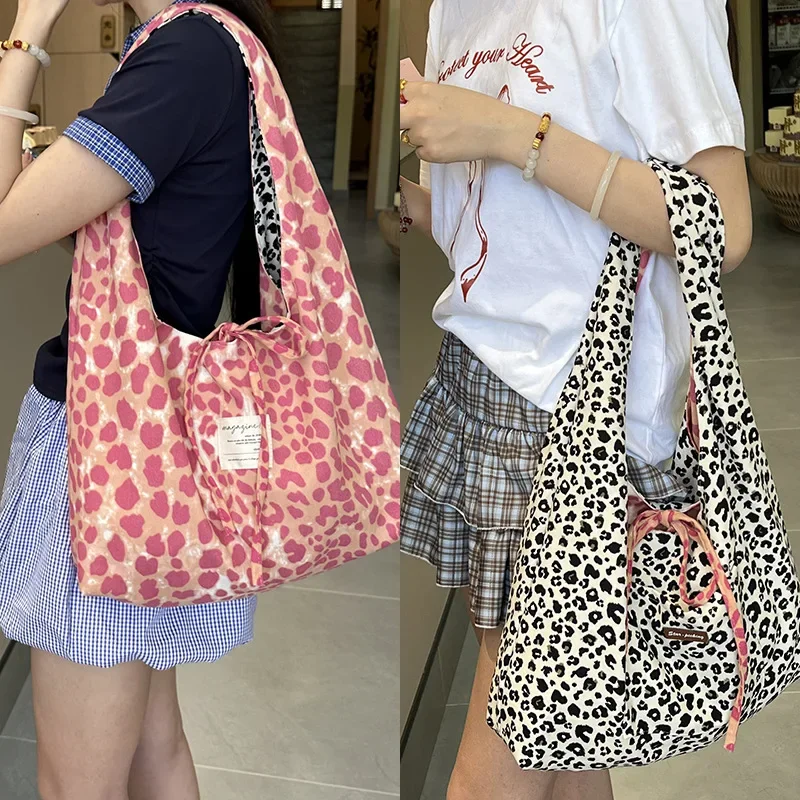 

Новинка 2025 года, сумка через плечо с леопардовым принтом для студентов, большая вместительная повседневная сумка для поездок на работу, универсальная модная сумка премиум-класса