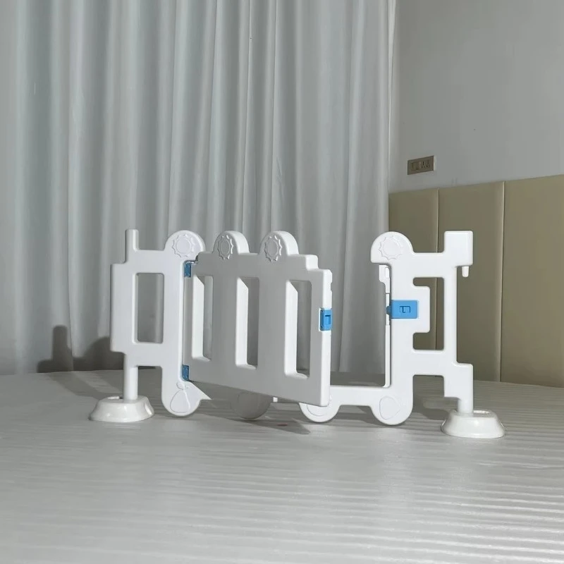 Easy-to-install portable plastic door for soft gaming packaging