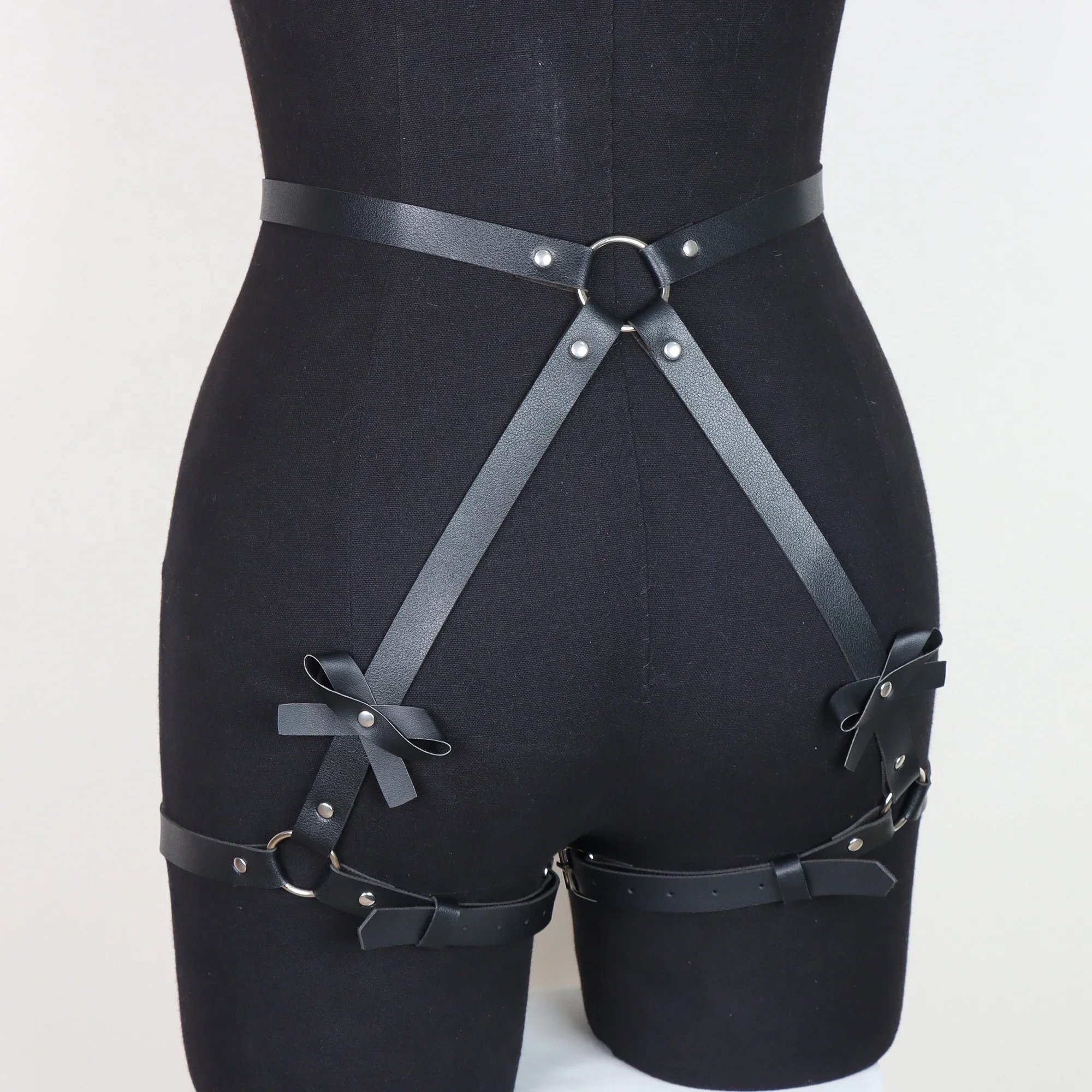 Frauen PU Leder Harness Sexy Dessous Bdsm Verband Bein Strumpfgürtel Goth Kleidung Bogen Unterwäsche Fetisch Erotische Rave Schwert Strumpfbänder