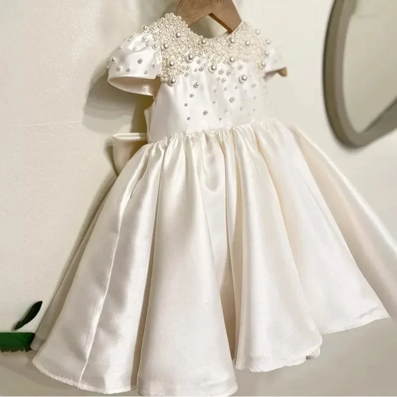 Vestidos blancos de flores para niña, vestidos de boda con lazo y cuentas, encantadores vestidos de primera comunión para banquete de cumpleaños personalizados