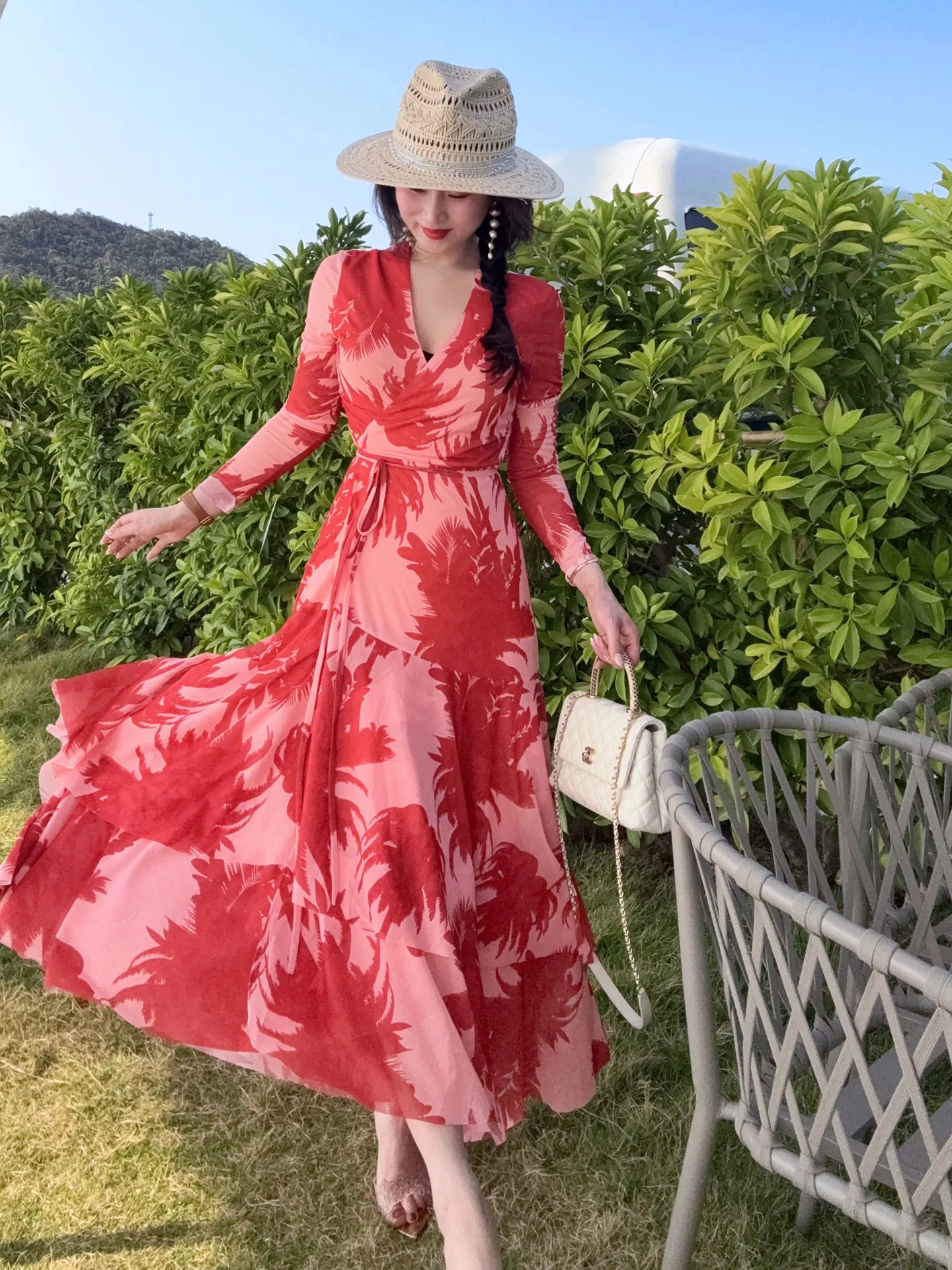

Romantic Red V-Neck Maxi Dress Women's One-Piece Waist-Cinching Slimming Beach Vacation Casual High Waist Skirt Shape