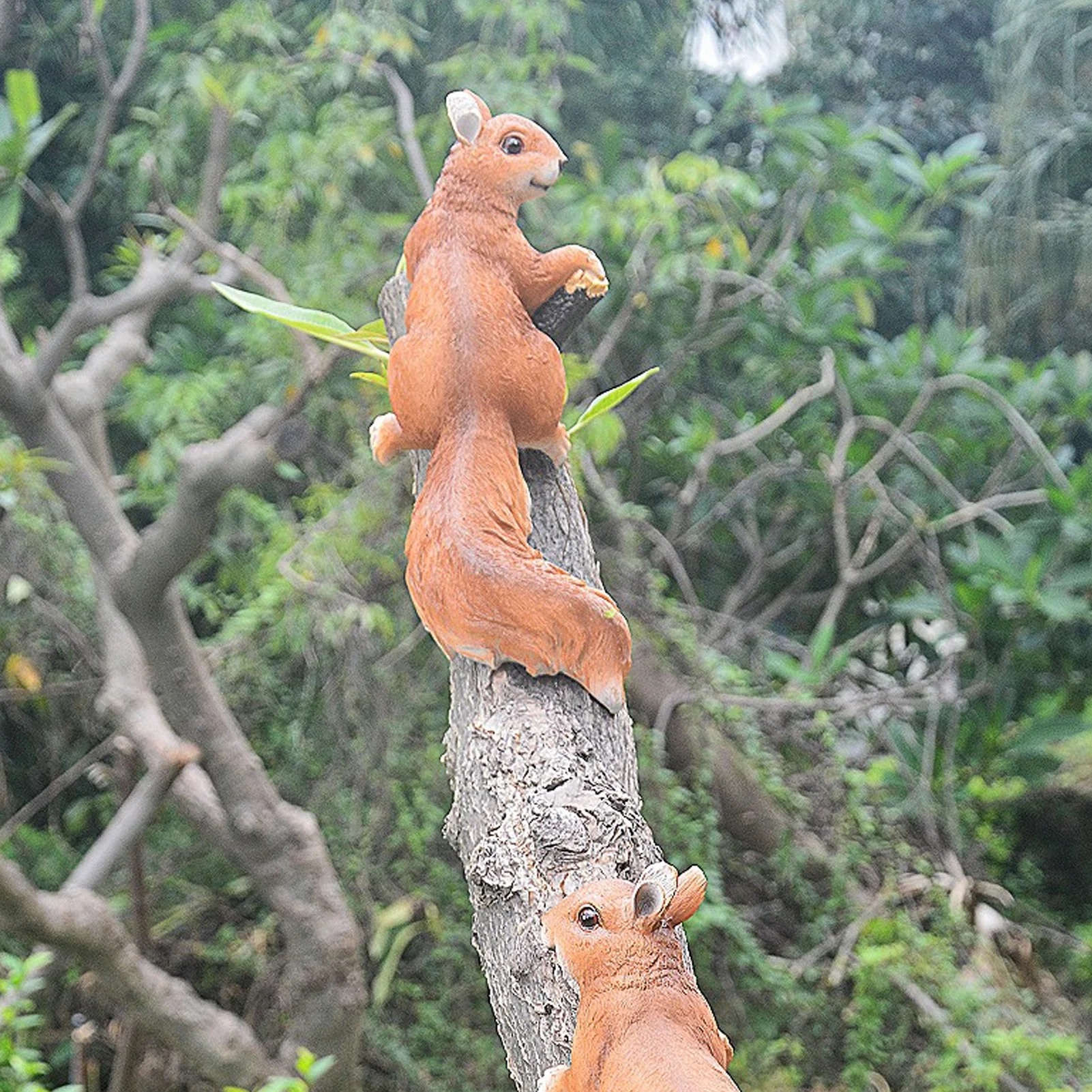 Outdoor Animal Statue Climbing  Figurine Vivid Resin Decorative Outdoor Animal Sculpture Ornament for Garden Courtyard