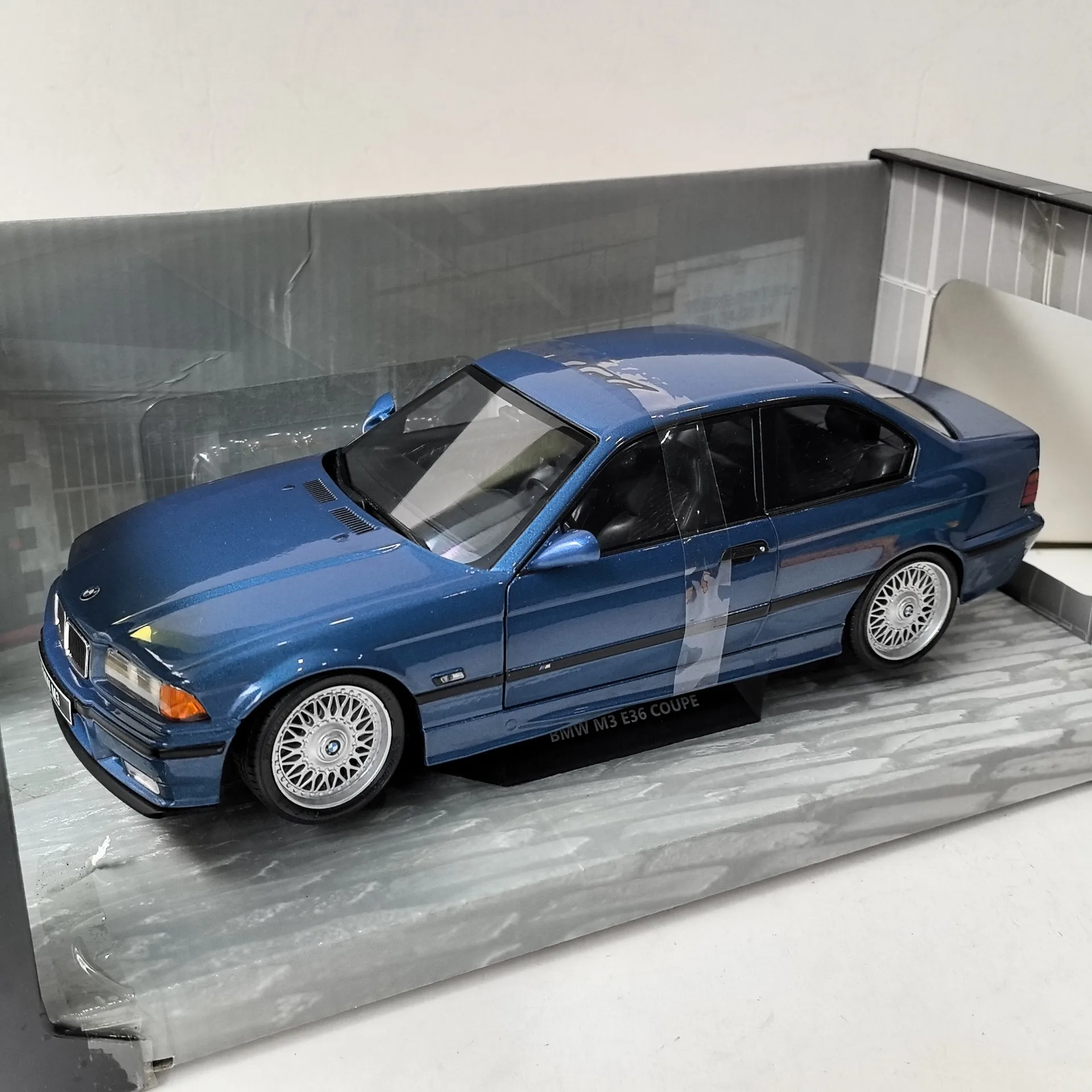 

Diecast SOLIDO 1/18 Scale BMW E36 M3 1990 Coupe Alloy Car Model Collectible Toy Gift Souvenir Display Ornament