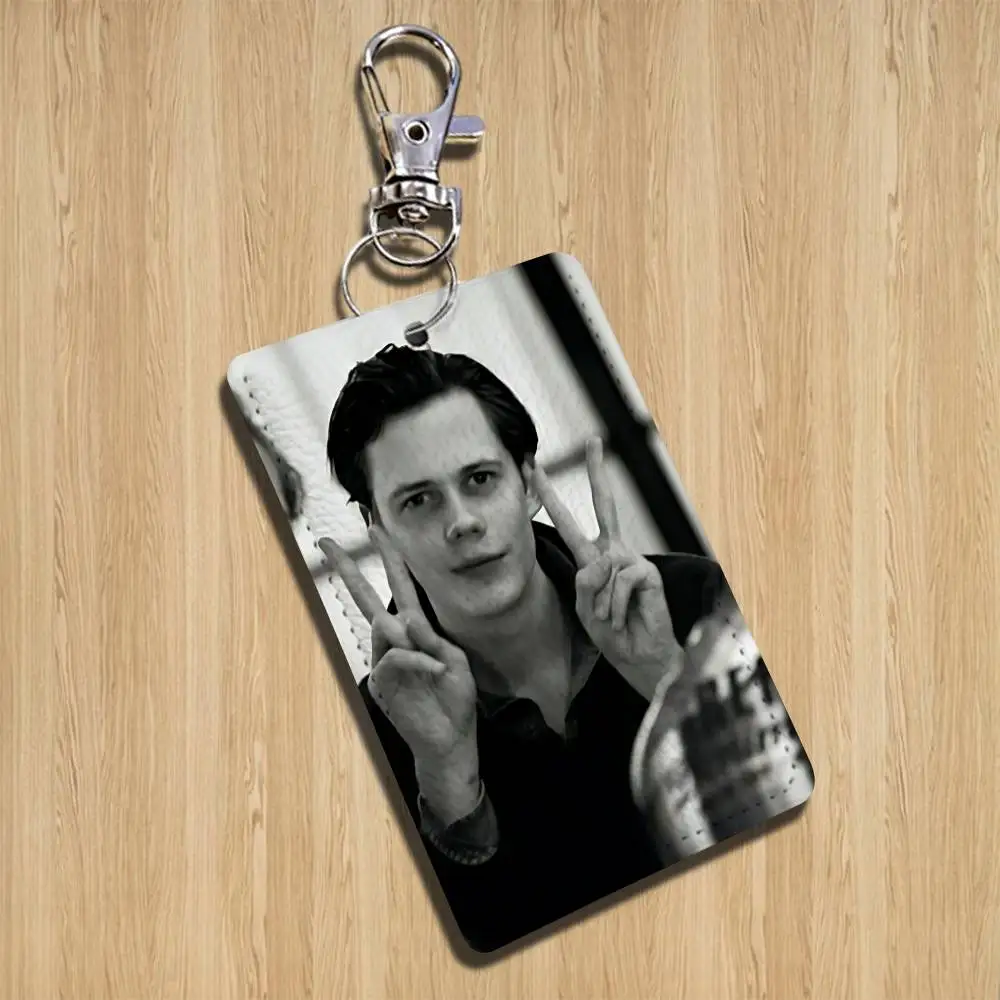 Klassischer Schauspieler Bill Skarsgard Rechteckiges Ausweishülle-Schlüsselband Zugangskarten-Tasche Schlüsselanhänger Leder-Kartenhalter Schlüsselring