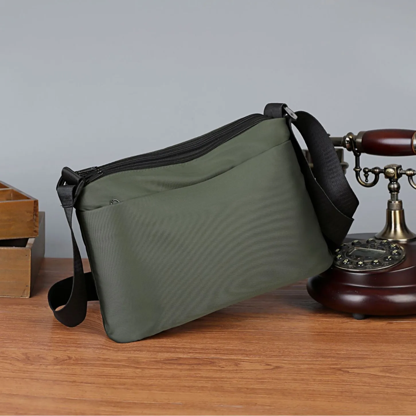 Durable Oxford fabric crossbody small square bag, casual travel single-shoulder bag, waterproof men's single-shoulder bag