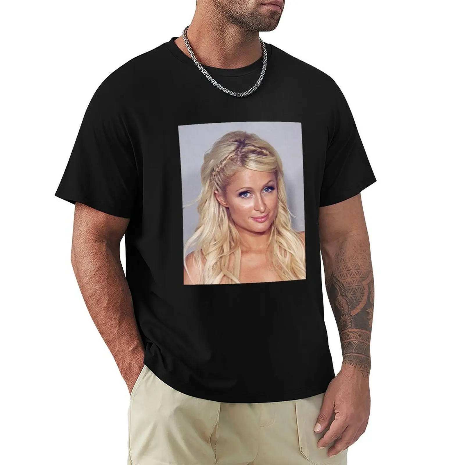 Camiseta Paris Hilton Mugshot de corte relajado, informal, de manga corta