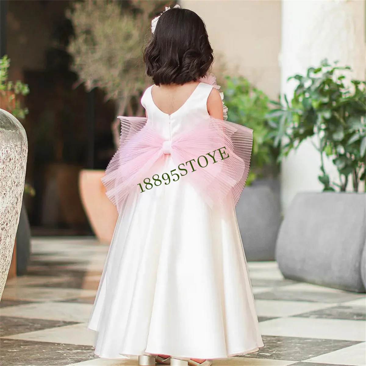 Vestido blanco elegante personalizado de Dubái para niña, vestido de princesa hecho de novia árabe con perlas para boda, fiesta de cumpleaños y vacaciones 2024