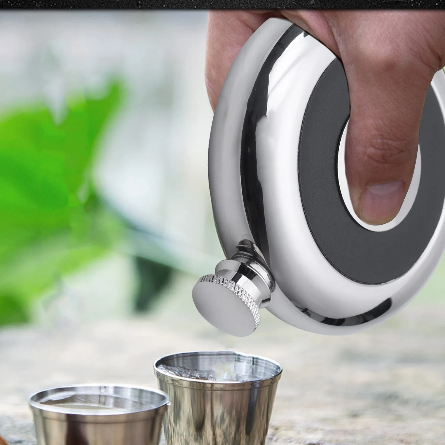 Round Stainless Steel Pocket Flask With Build-In Shot Glass 5Oz Hip Flask Mirror Polished Mini Alcohol Bottles-[LUCK 9]