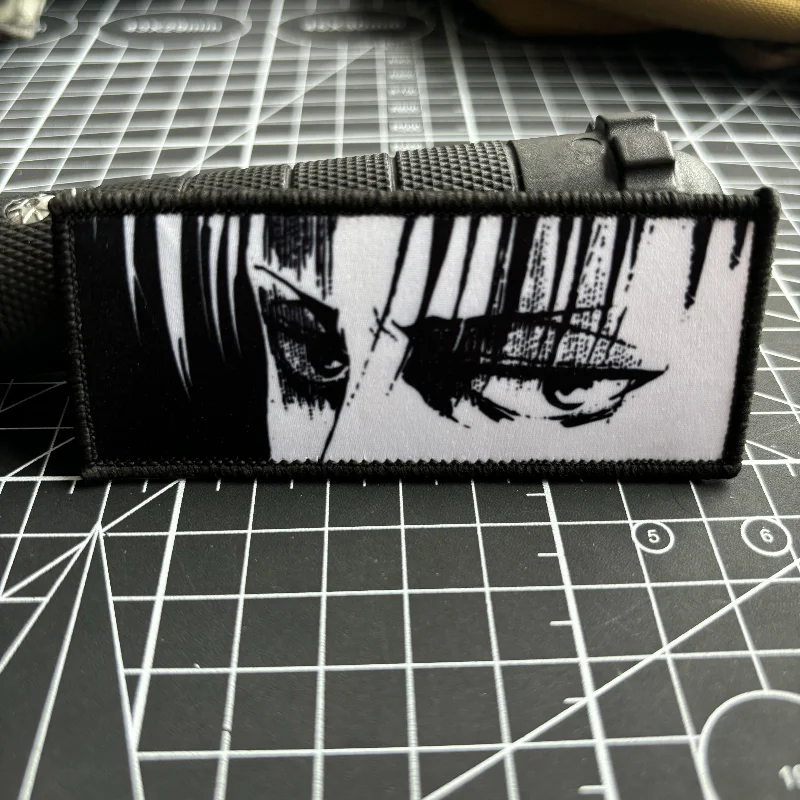 Levi Ackerman Eyes Morale Badge Attack on Titan Anime Patch Stampa con gancio e anello Adesivo per zaino militare tattico dei cartoni animati