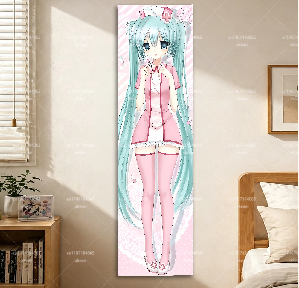 tapecaria-vertical-hatsune-miku-fundo-listrado-com-traje-de-enfermeira-rosa-decoracao-de-quarto-com-anime-vocaloid