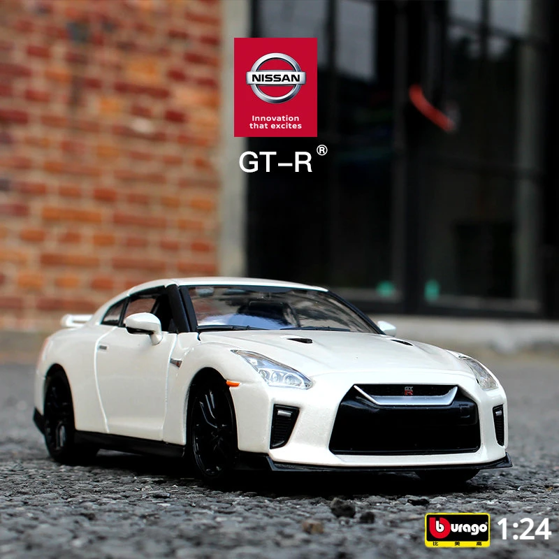 

Bburago 1:24 2017 Nissan GT-R car Die casting model car alloy car model simulation car decoration collection gift toy