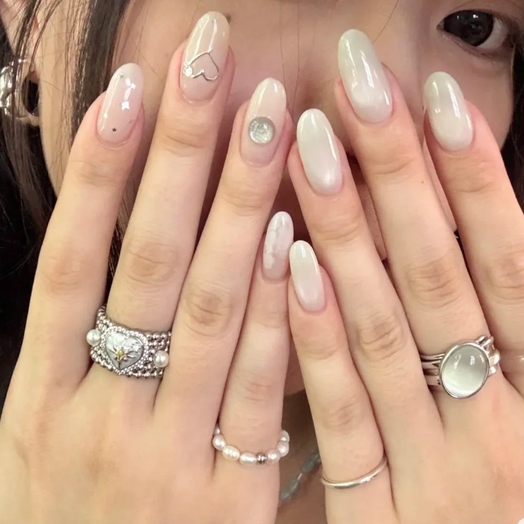 

10 шт., овальный набор для ногтей телесного миндаля ручной работы с дизайном в форме сердца, накладные ногти с французскими бриллиантами, носимые типсы для ногтей