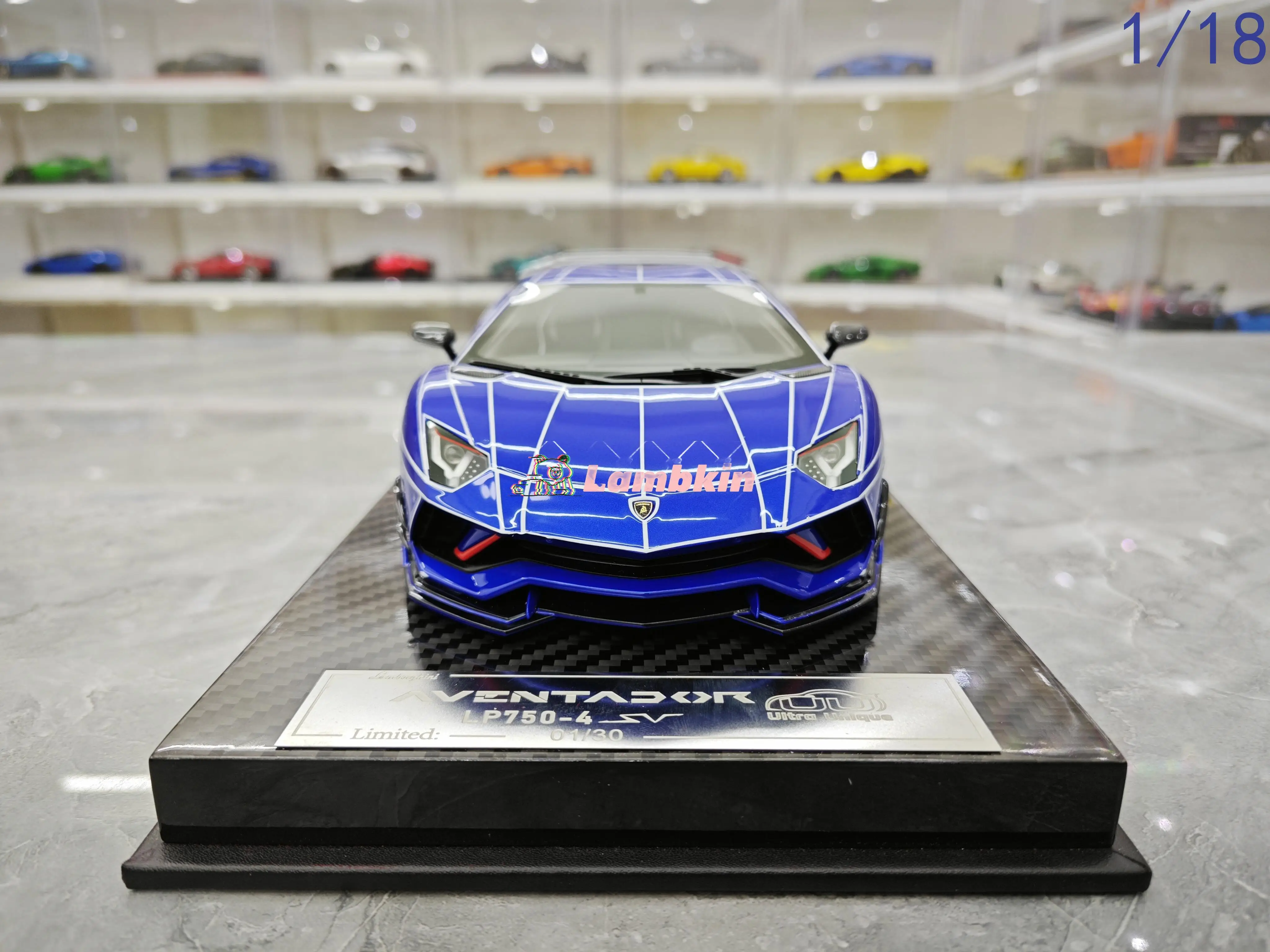 عروض خاصة فائقة الفريدة 1/18 لامبورغيني LP750-4 إصدار محدود من 30 محاكاة الراتنج ديكور السيارة الحلي عيد الميلاد #3
