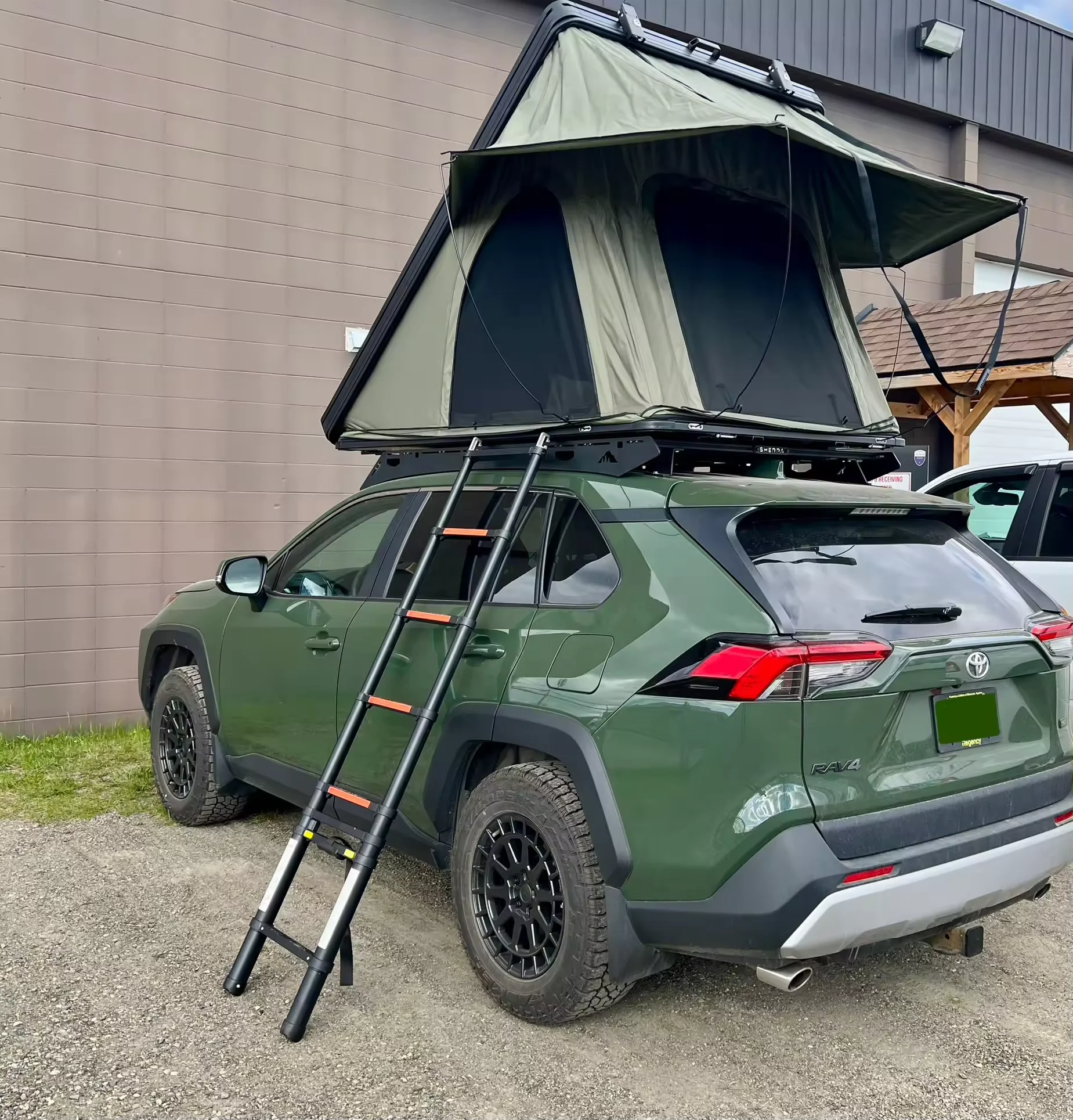 Roof Rack Tent Box Outdoor Rooftop Camping  4X4 Tent With Ladder Aluminum Hard Shell Triangle Car Roof Top Tent