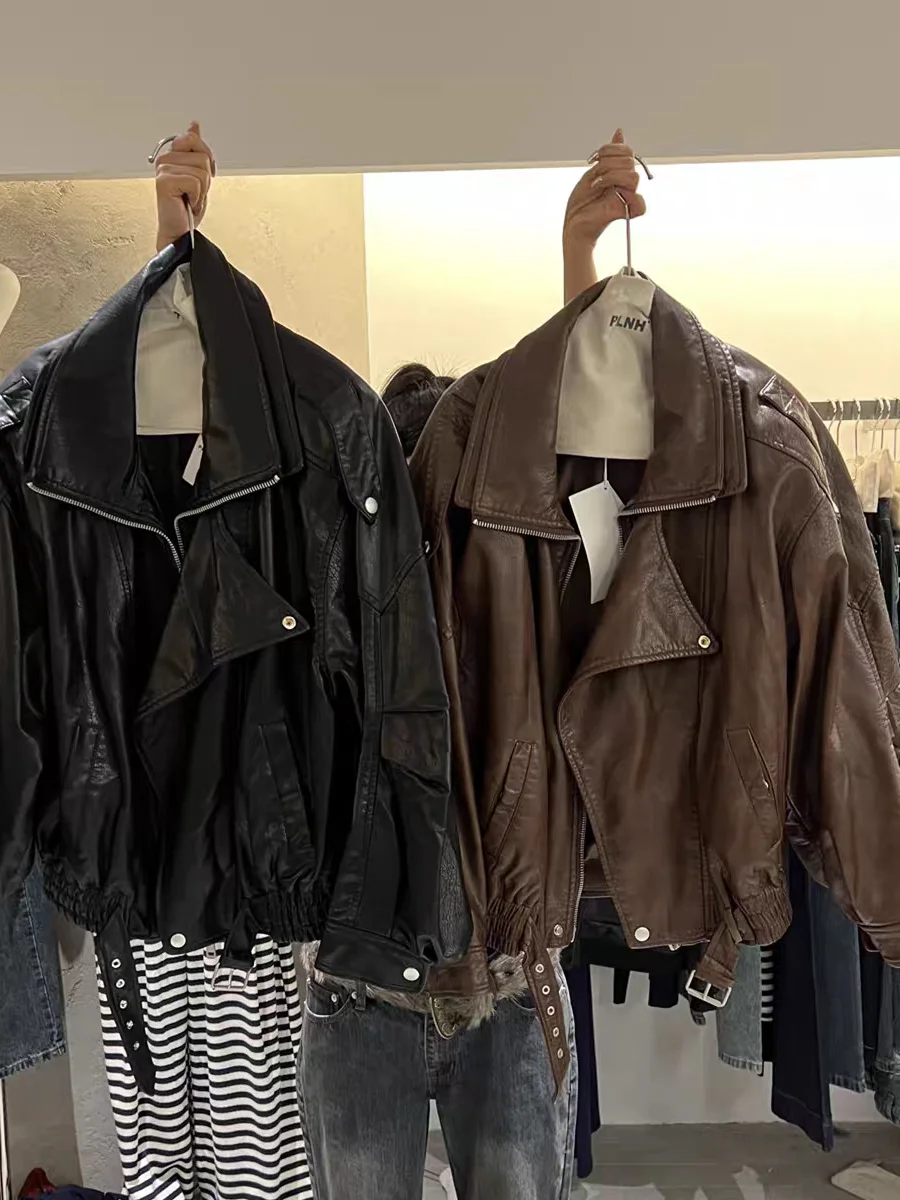 Cappotto sciolto in pelle PU con doppio colletto Jaet da donna Faionable Ele Sle Design coreano Autunno Inverno Nuovo cappotto Sle di Hong Kong