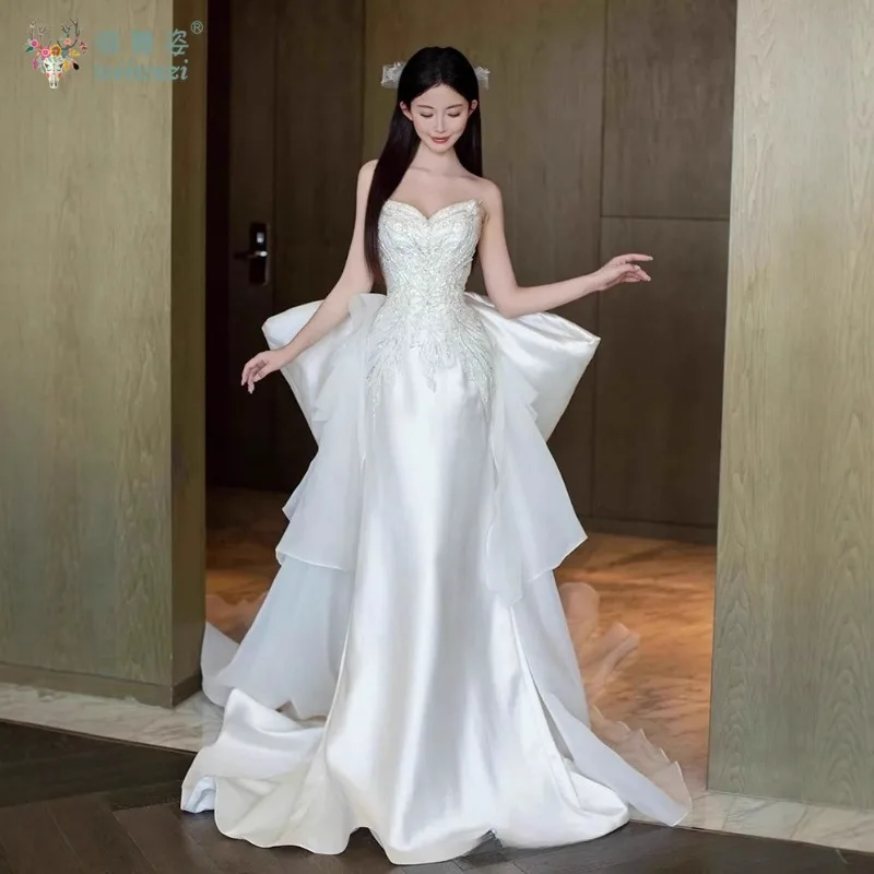 2025 nuevo vestido de novia de satén de estilo francés, vestido de novia de cola grande con lazo bordado de cuentas hecho a mano exquisito sin tirantes a la moda