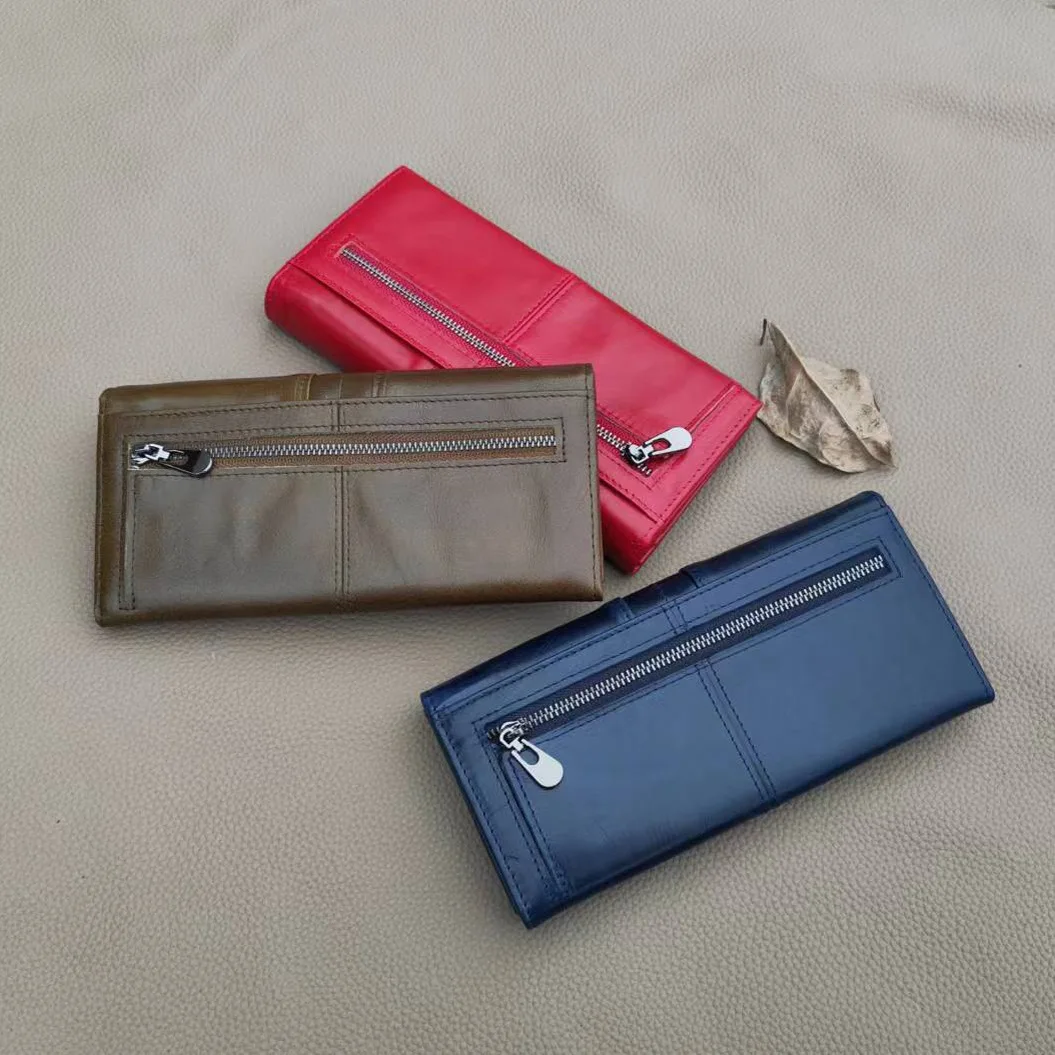 

Stylish Leather Long Women's Wallet with Multiple Card Slots and Zipper Closure