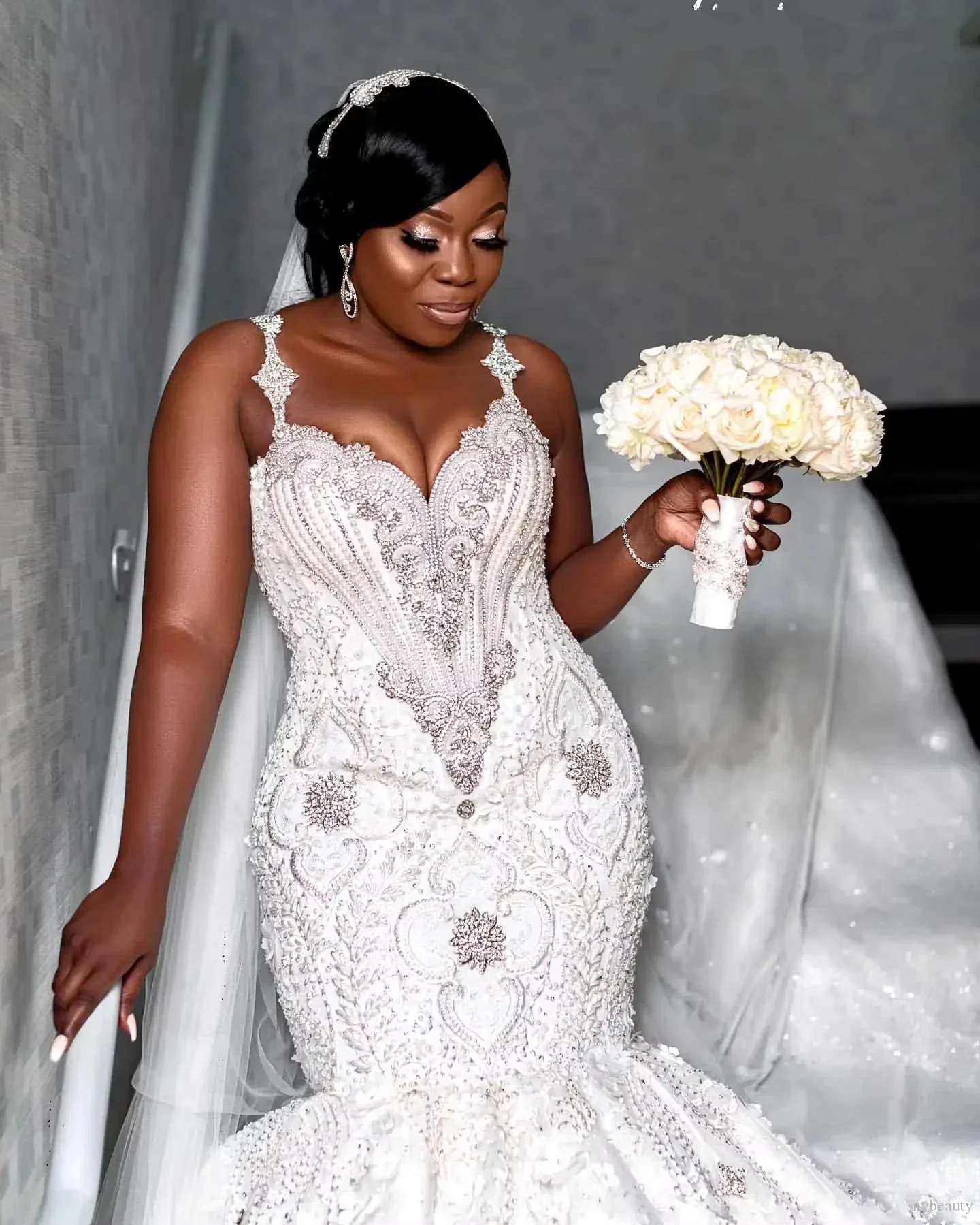 Maßgeschneiderte Brautkleider im Meerjungfrau-Stil in Übergröße, Spaghettiträger, Perlen-Brautkleider, Sweep-Zug, Robe De Mariée