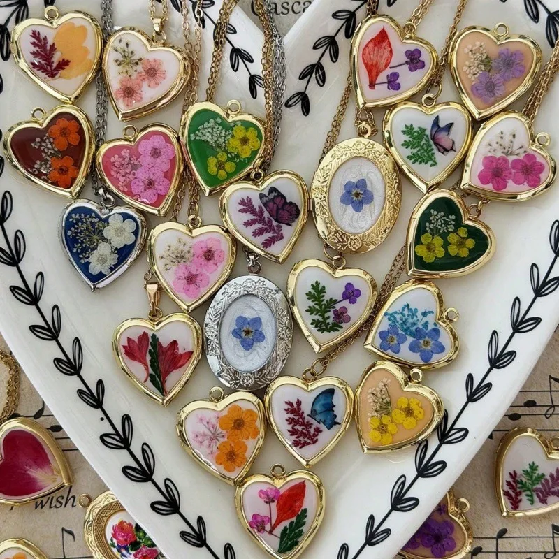 Retro painted dried flower photo box, a variety of open and close love pendants, necklaces, colored flowers, niche oil dripping