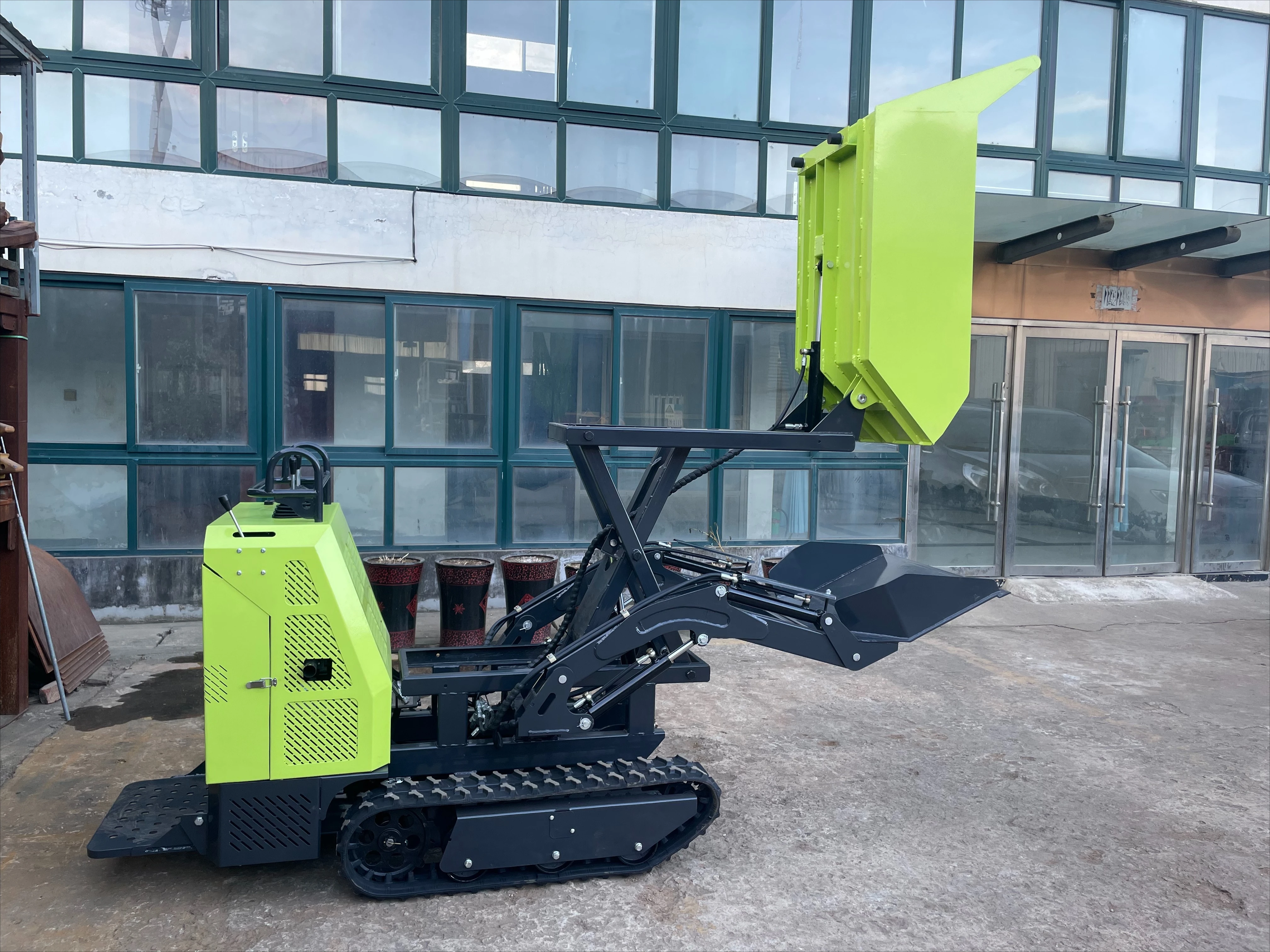 Industrial Mini Tracked Crawler Dumper Hydraulic Self Dumping Rubber Track Carrier For Municipal Road Repair Construction