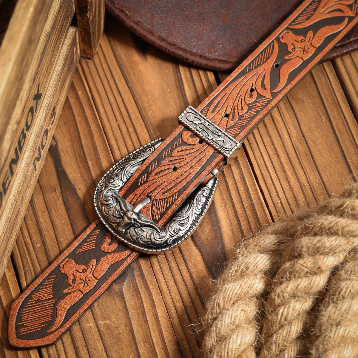 Ein lässiger, individueller und Retro-Gürtel, ein Kleidungsaccessoire im Western-Stil, Metallschnalle, PU-Gürtel, geeignet für Männer und Frauen – Detail 11