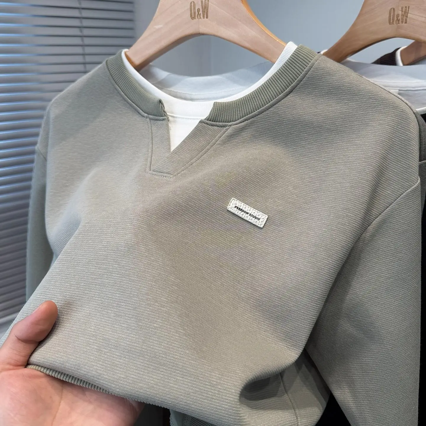 

Casual Men's Long Sve round Ne Sweatirt Inner Wear Fake Two-Piece Color Knitted Top for Spring Autumn Youth