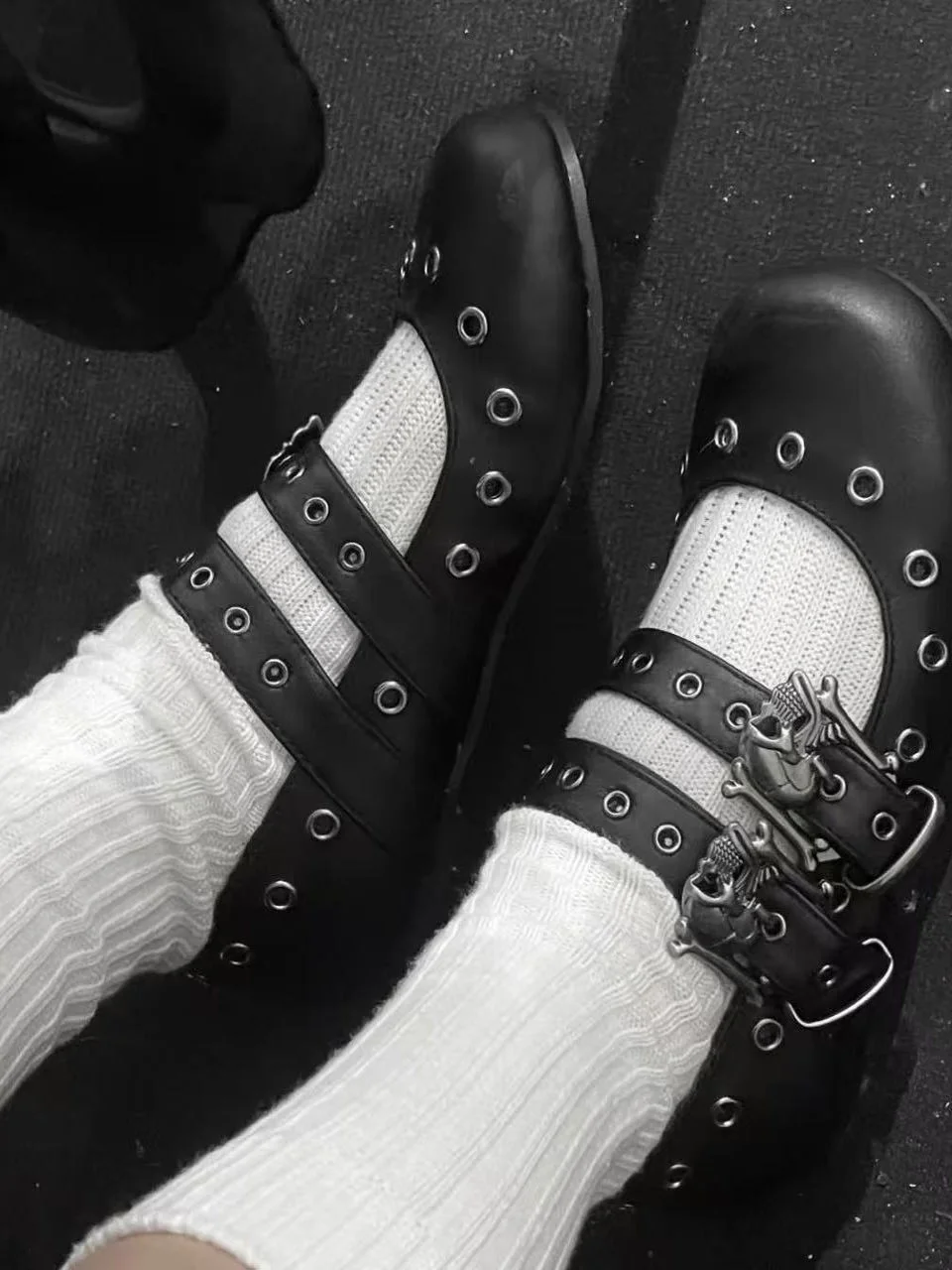 

Готический женский бот на плоской подошве с металлическими заклепками и широкими штанинами, скелетонизированная головка, двойное синее, Mary Jane oes k, кожаная серия