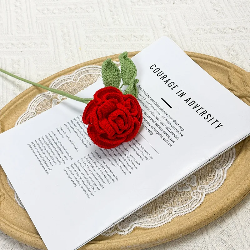 Gehäkelte Rosenzweige, handgefertigter Rosenstrauß, kreative künstliche Blumen, Dekoration für Hochzeitszimmer, Geschenk für Freunde. – Detail 5