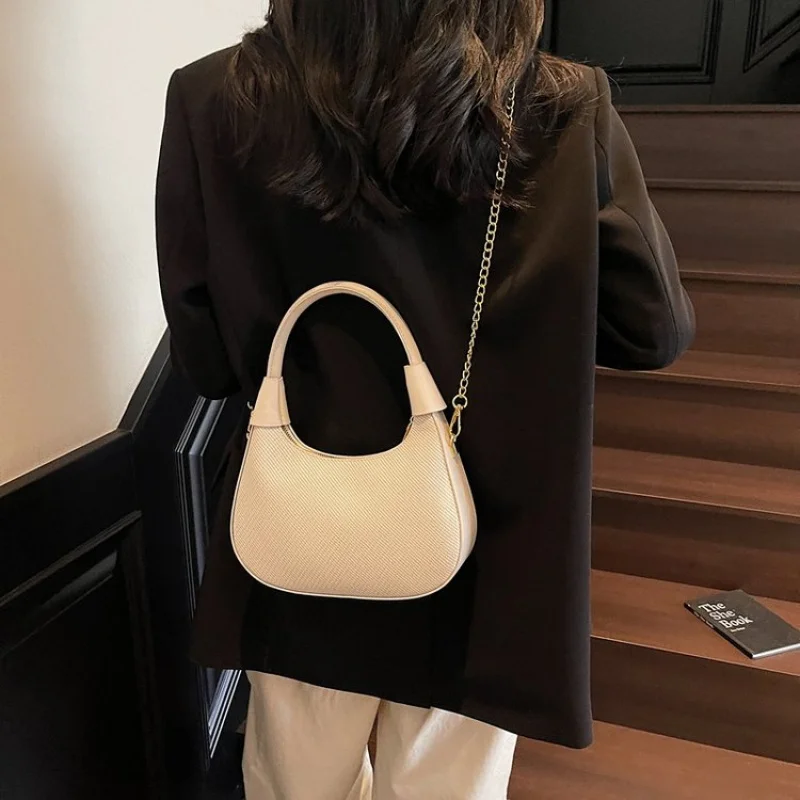 

Women's Handbag Made Of Cosmos-Patterned Leather Boasting Compact High-End Lausanne Commuter Lasting Spacious Style​